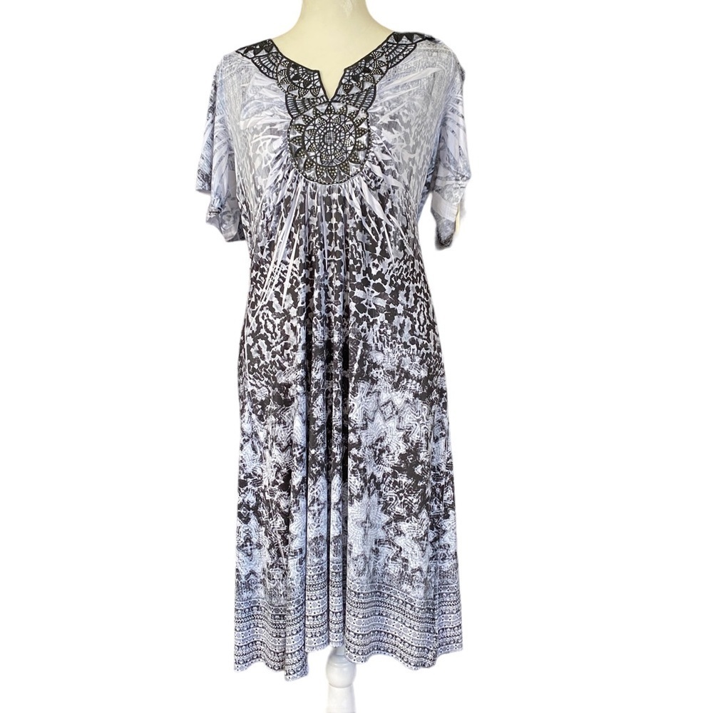 World Unity Women's S black and white casual dress open shoulders and sequin